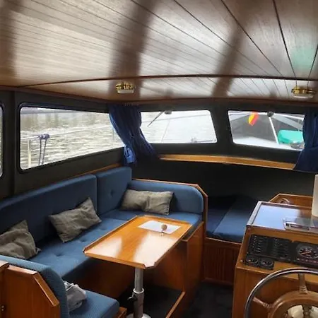 Bed & Breakfast Boat & Breakfast
