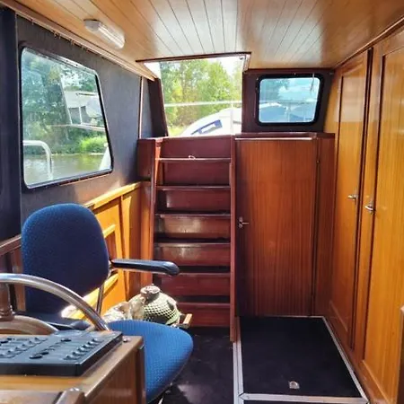 Bed & Breakfast Boat & Breakfast