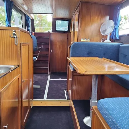 Bed & Breakfast Boat & Breakfast
