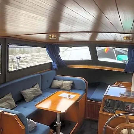 Boat & Breakfast Guest house *