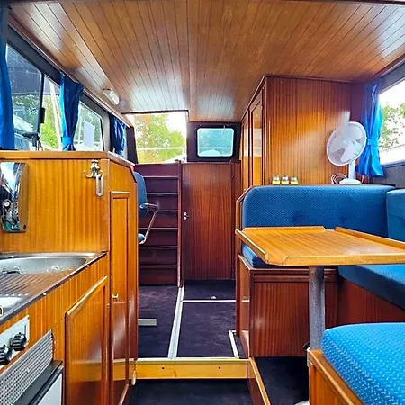 Boat & Breakfast Guest house