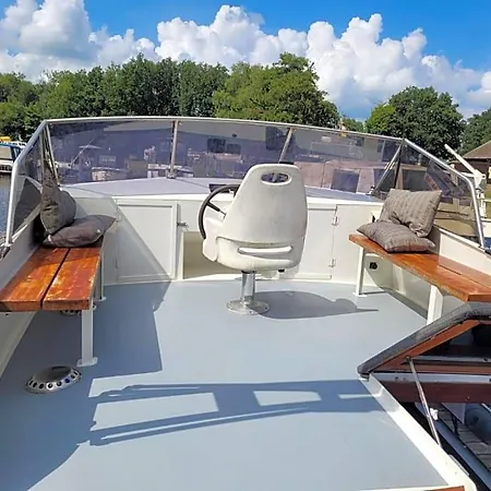 Boat & Breakfast Guest house *