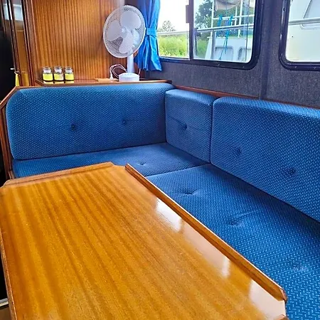 Boat & Breakfast Guest house